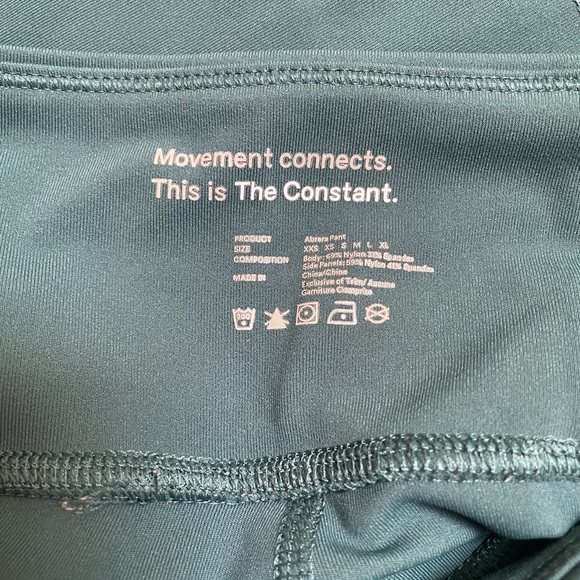 Aritzia legging. Dark green/ sage colour. Size small. Perfect condition - Picture 3 of 3